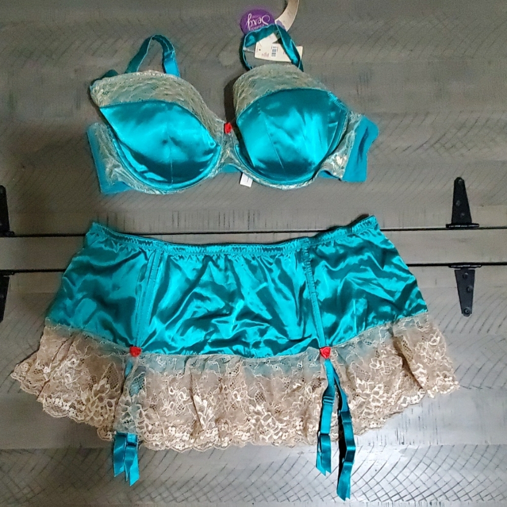 Bra/Skirt set.